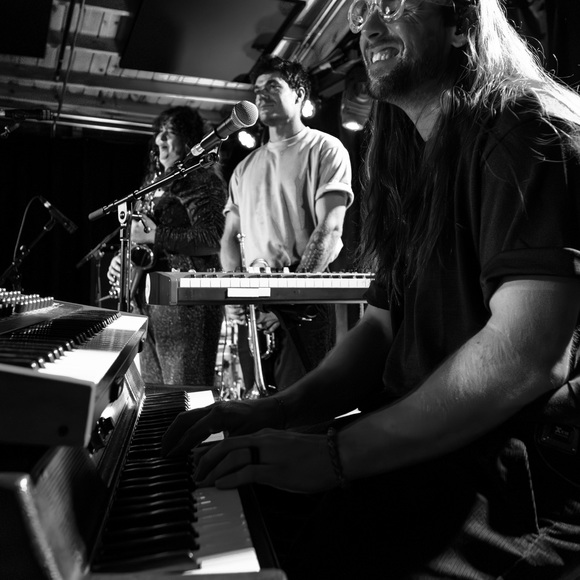 Meet your Posher, Caleb - Picture 5 of 9